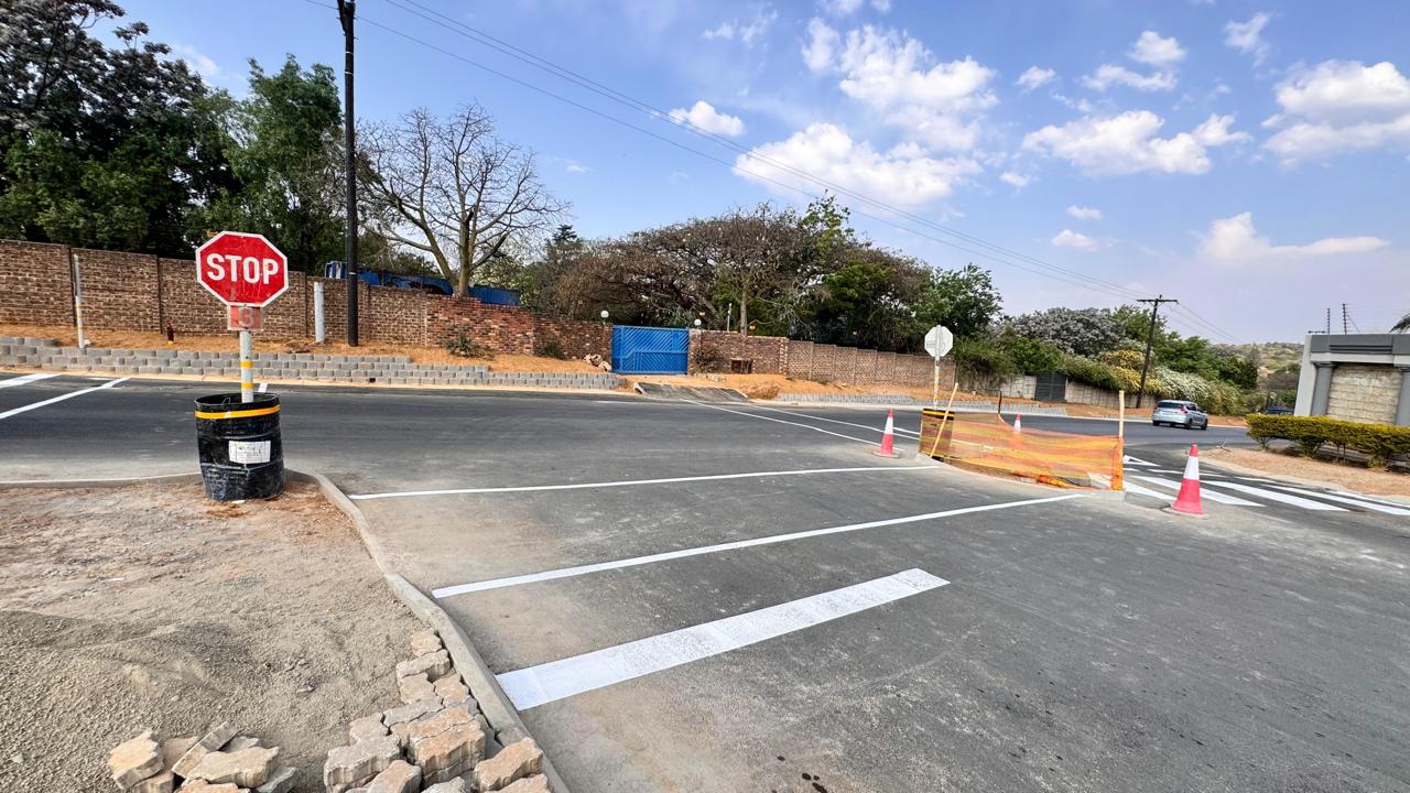 Completed junction with kerbing and markings at Waterfall Manor